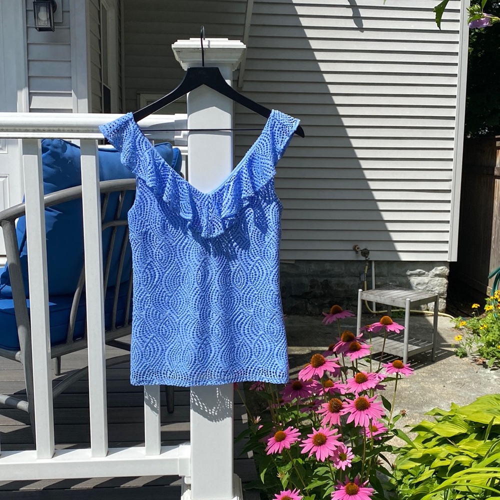 Lilly Pulitzer fully lined v-neck top in XS